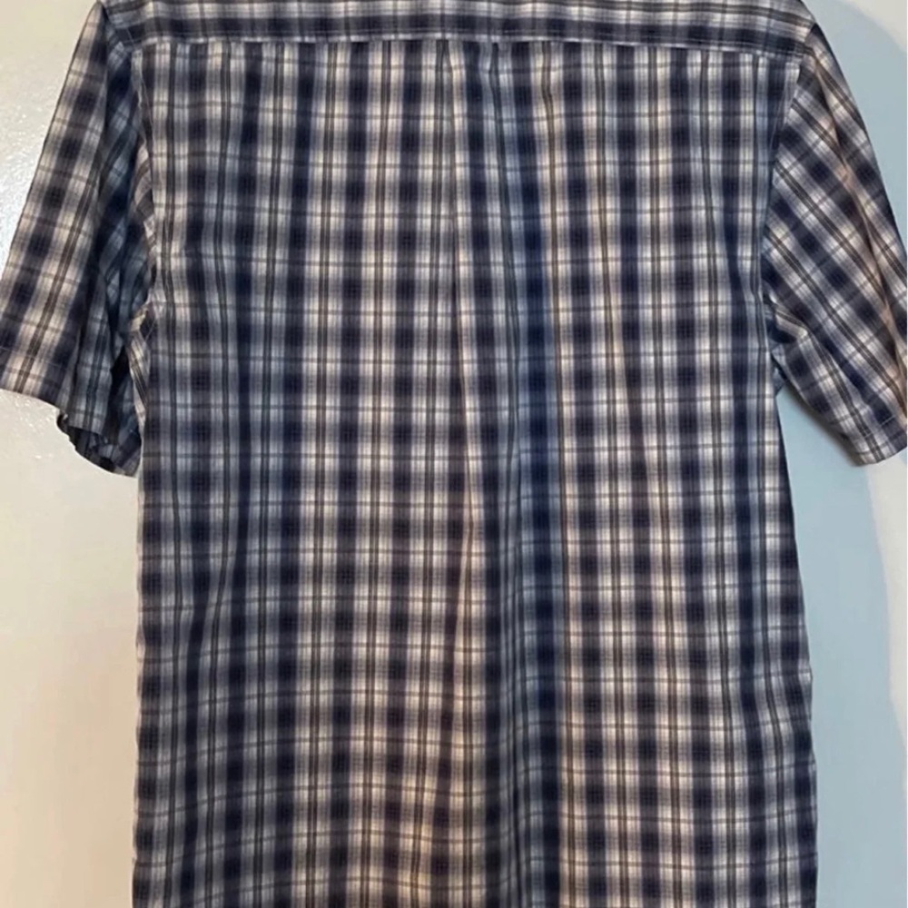 Men’s Izod Shirt (Size M) - Picture 3 of 3